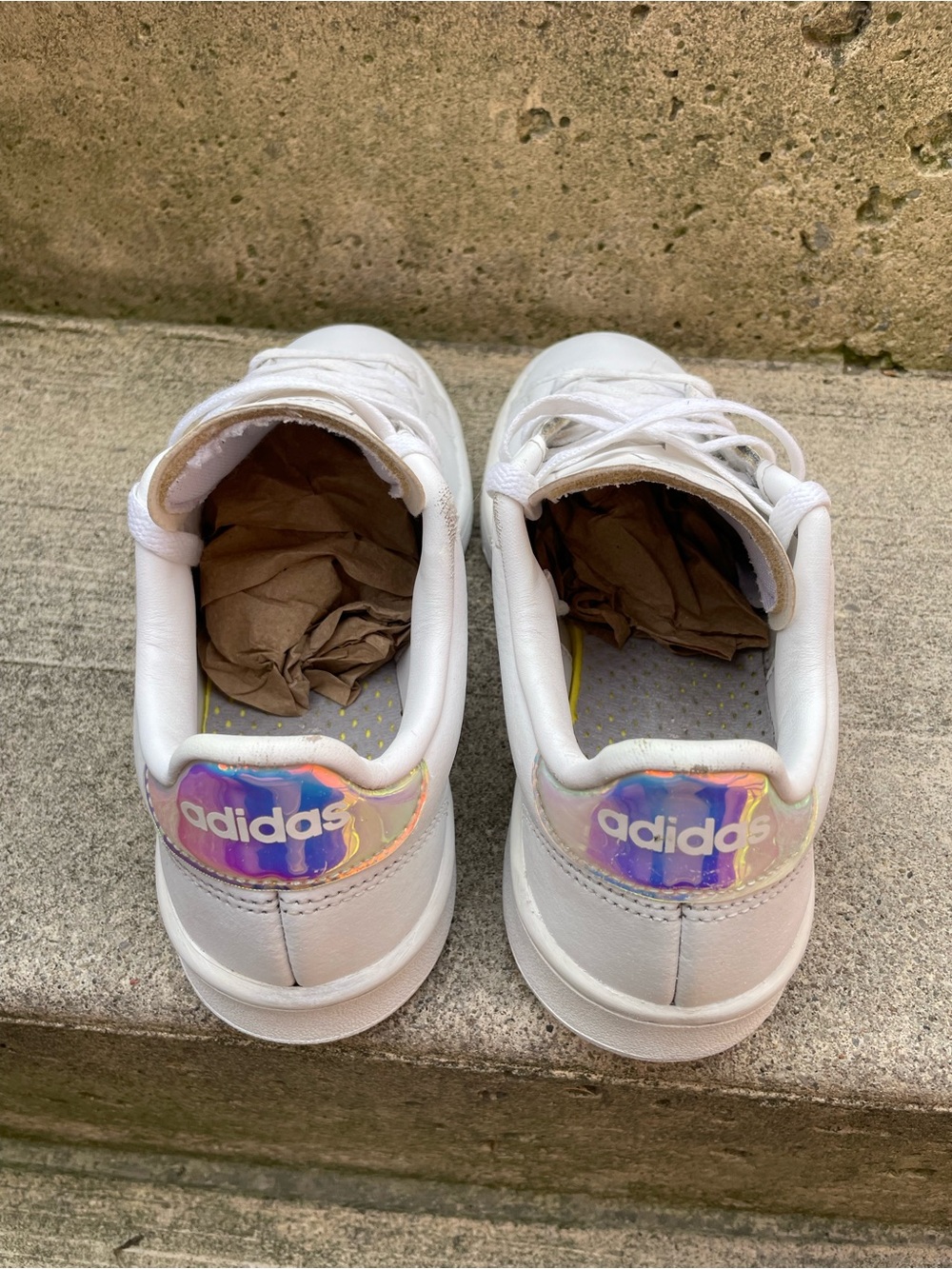 Adidas Women’s White Leather Low-Top Sneakers Size US 7 EUR 38 CM 24 - Picture 6 of 7